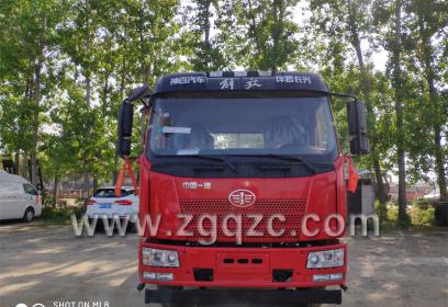 2020.04.26來(lái)自河北保定老客戶自提一臺(tái)程力集團(tuán)解放J6平板運(yùn)